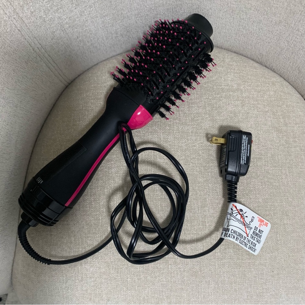 Revlon One-Step Volumizer Hair Dryer & Hot Air Brush Black